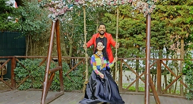 DORA VE AHMET ALTINBAŞAK ÇİFTİ YENİ ŞARKILARI İLE REKORA KOŞUYORLAR…