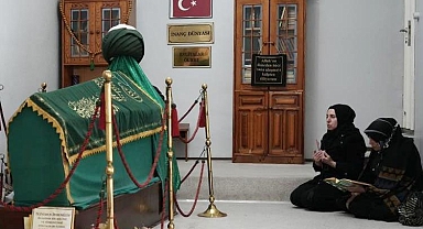 Evin içindeki türbe görenleri şaşkına çeviriyor