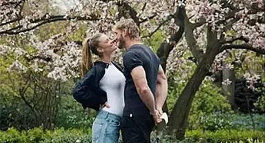 Ünlü model Nina Agdal anne oluyor