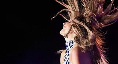Hadise Amsterdam'da fırtınalar estirdi! İddialı pozlarına beğeni yağdı