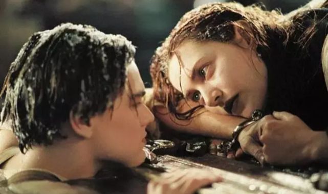 Kate Winslet'ten Titanic'in İkonik Kapı Sahnesine Dair Açıklama: "Korkunç Bir Deneyimdi"