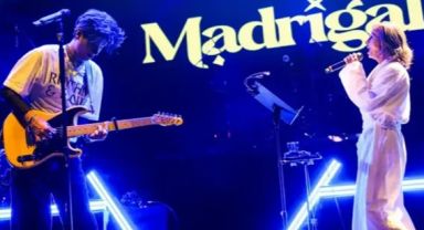 Madrigal konserinde büyük sürpriz! Yıldız Tilbe üstünde bornozla sahneye fırladı