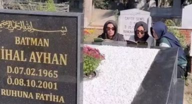 Dilan Polat yine şov peşinde: Annesinin mezarından saniye saniye paylaştı