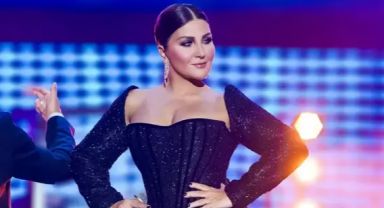 Sibel Can sahne kıyafeti ile ezber bozdu