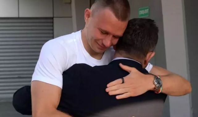Fenerbahçe'den ağlayarak giden futbolcu şimdi ezeli rakibe imzayı atıyor