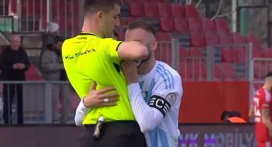 1. Lig'de ilginç anlar! Deneyimli futbolcu hakeme yalvardı