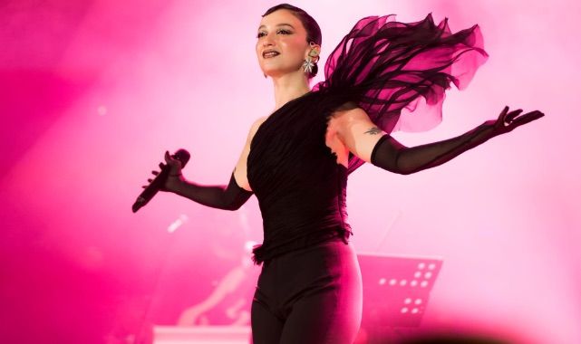 Melike Şahin’den 2025 Yılının İlk İstanbul Konseri: Bostancı’da Unutulmaz Gece