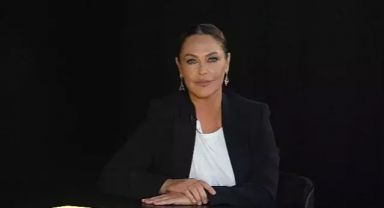 Hülya Avşar, "Sekiz aylık doğmuşum" diyerek bebeklik fotoğrafını paylaştı