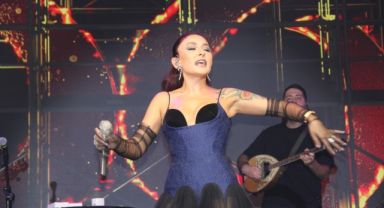 Melek Mosso, Bayramın İlk Günü Kıbrıs'ta Duygusal Anlar Yaşattı