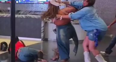 Ünlü şarkıcının konserinde VIP misafirler arasında şiddetli kavga çıktı