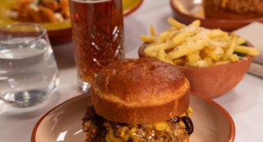 Latin Lezzetleriyle Öğle Molalarına Tat Katan Cuba, Şık ve Rahat Ortamıyla Fark Yaratıyor