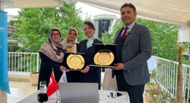 Yedi Başak Kadın Kolları’ndan Anlamlı Buluşma: İyilikte Buluşan Gönüllere Plaket Takdimi