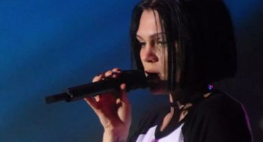 Meme kanseriyle mücadele eden Jessie J'den yeni haber