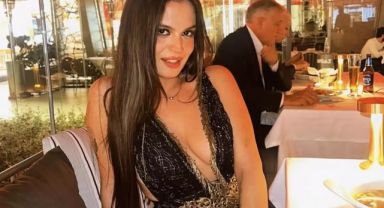 Aslı Bekiroğlu ve sevgilisi Çeşme'de dudak dudağa!