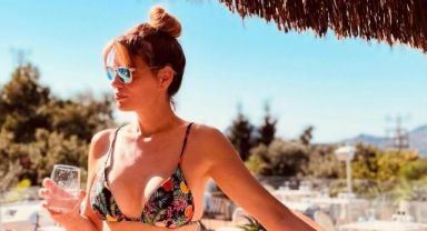 AYÇA VARLIER’DEN YAZA DAMGA VURAN POZLAR!