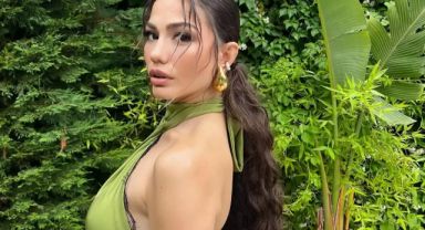 Demet Özdemir havuzda güneş banyosu yaptı