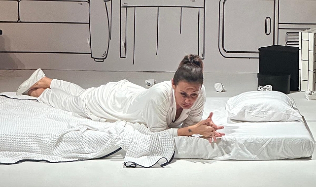 GOGOL’UN KÜLT ESERİ “BİR DELİNİN HATIRA DEFTERİ” İLK KEZ BİR KADIN OYUNCU YORUMUYLA SAHNEDEYDİ…