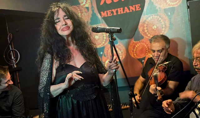 TÜRK MUSİKİSİNİN 45 YILDIR AYAKTA KALAN ÇINARI “KENT FASIL”